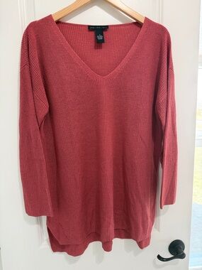 Medium Women’s Tunic Length Sweater
